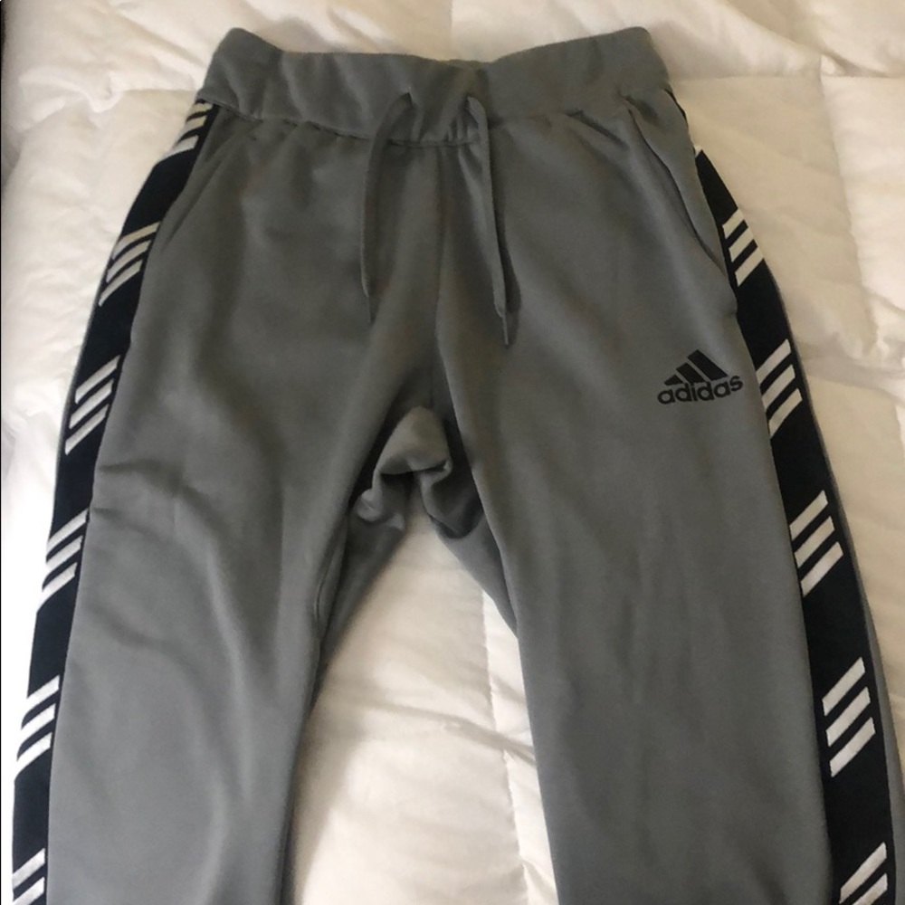 Adidas Basket Club Sweats